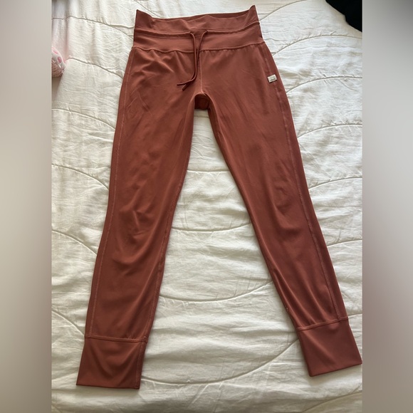 Vuori Women’s Daily Legging - Picture 4 of 9